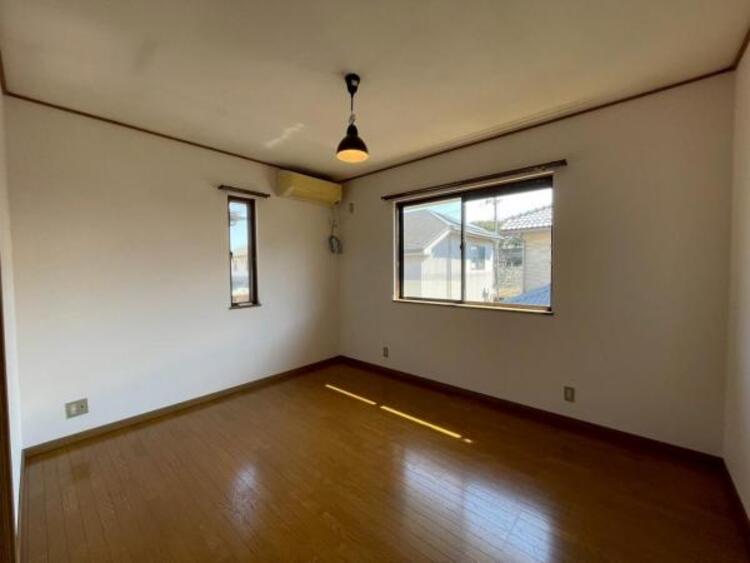 内装 【6.9帖洋室】プライベートスペースでのびのびと過ごせる洋室