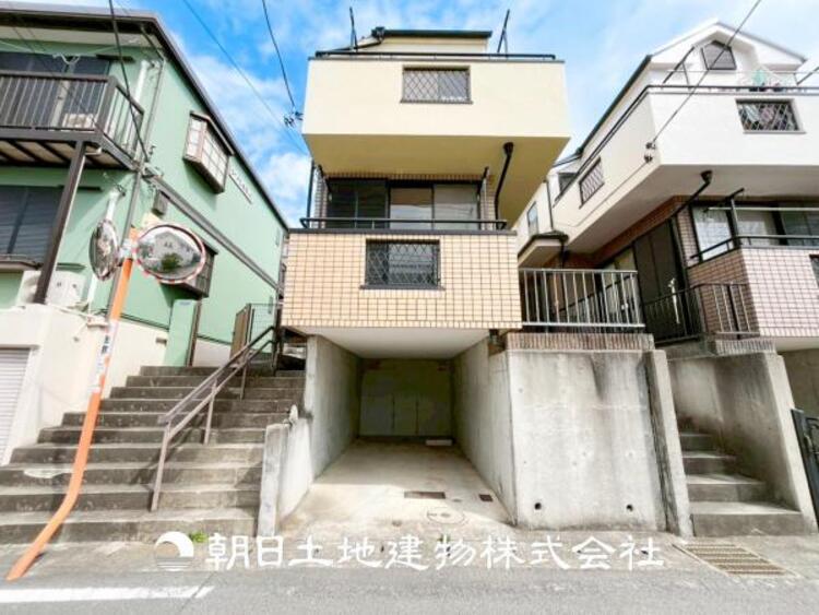 外観 【外観写真】時代の流行ではなく拘りを貫く。シックなカラートーンで街並みに溶け込む外観は、主張し過ぎず、かつ平凡ではない絶妙なバランスで輝きを放ちます。