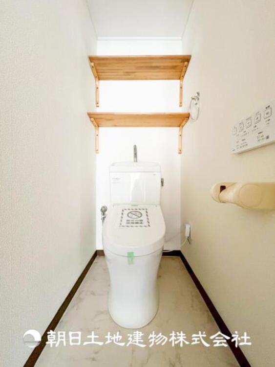 トイレ 【トイレ】温水洗浄便座付トイレです。毎日使う場所だから、より快適な空間に仕上げられています。