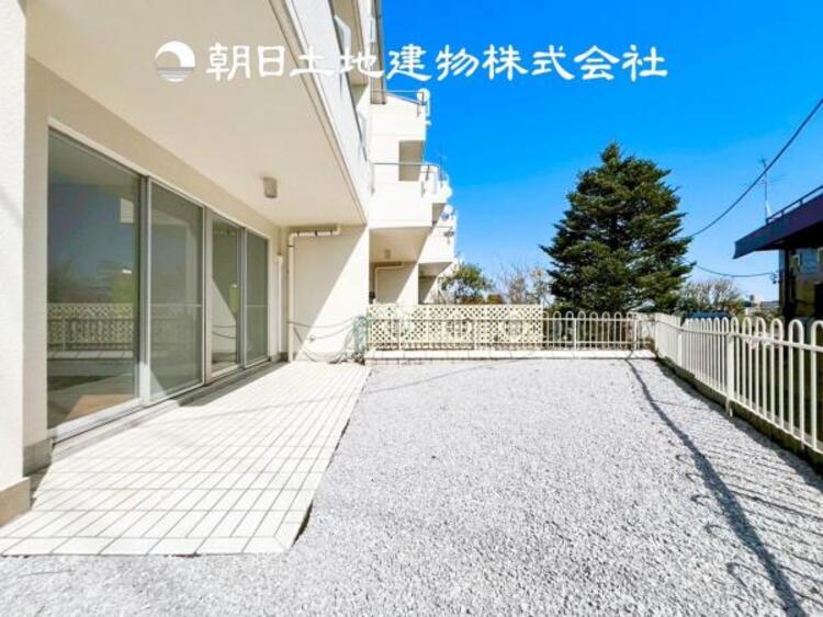 その他 【お庭】年中大活躍のプライベート空間になるお庭は、ご家族の団らんの場として最適なスペース。