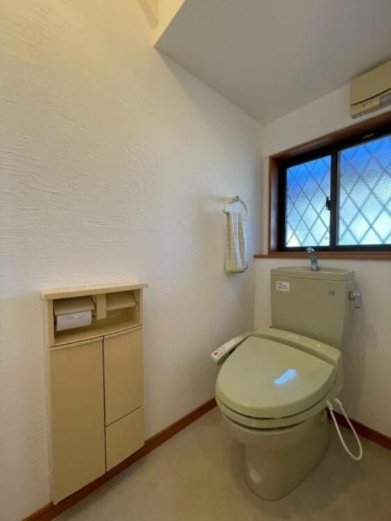 トイレ 毎日使うトイレは落ち着きと清潔感のあるデザイン