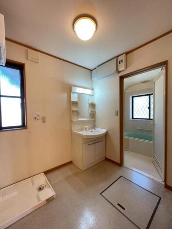 洗面 忙しい朝にも落ち着いて身支度ができるゆとりある洗面スペース