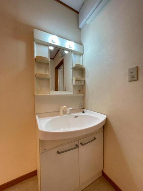 洗面 ワイドな洗面ボウルで洗濯物の手洗いも快適です