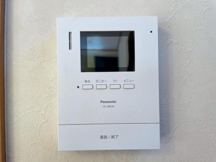 設備 お子様のお留守番時も、鍵の開錠前に確認ができ安心のモニターインターホン。