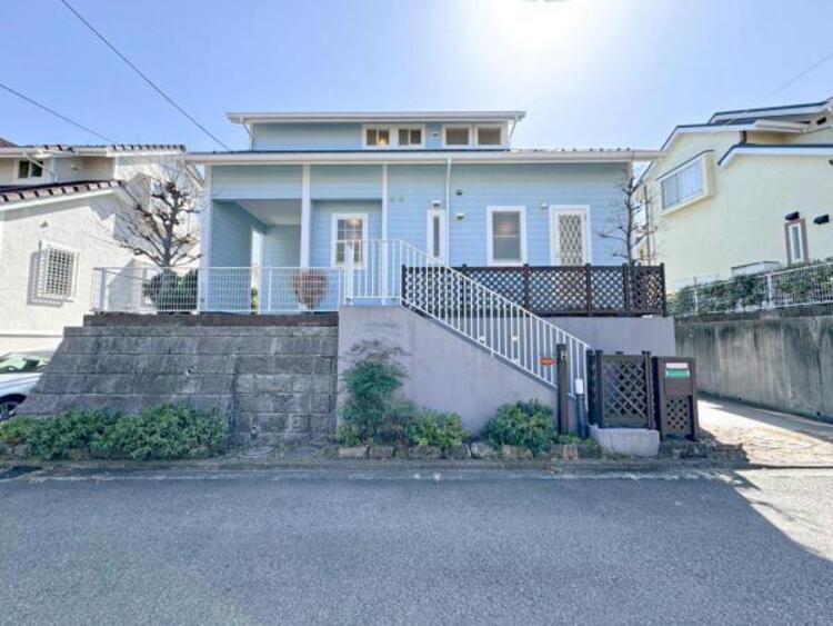 外観 家の良し悪しだけではなく周辺環境も重要なポイントとなります！ご案内時に周辺環境もご案内いたします！流行に左右されず将来にわたって価値が継続する佇まい！良好な住環境が保たれたエリアで新生活を過ごせます 