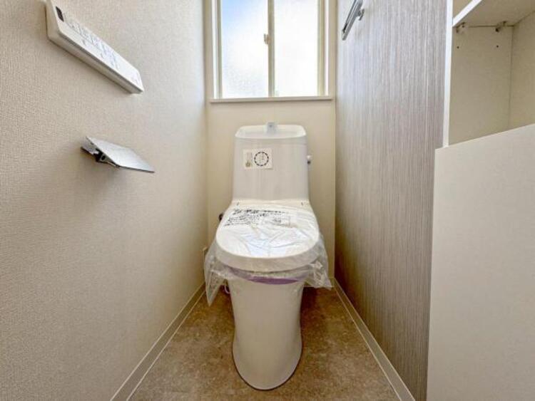 トイレ 【トイレ】ウォシュレット、保温機能付き便座など充実の設備です　お掃除がしやすくストレスフリー！！ 