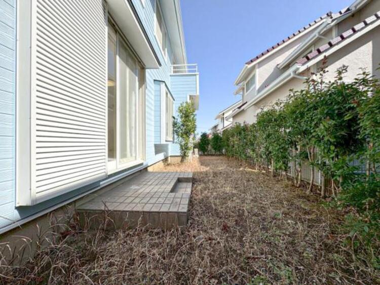 その他 【お庭】BBQやDIYなど大活躍するプライベートスペース！　ペットの運動スペースとしても重宝します。 