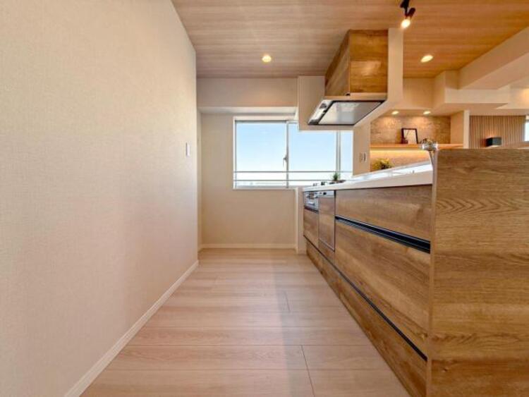 キッチン 【キッチン】リビングダイニングが見渡せるカウンターキッチン！　お料理をする人も開放感が心地いいです。 