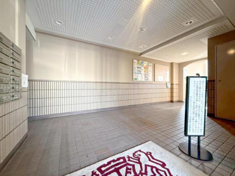 エントランス 【エントランス】重厚感の溢れるエントランスはマンションの顔！帰宅時、来客時に誇れる空間を演出します！ 