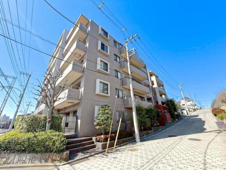 外観 家の良し悪しだけではなく周辺環境も重要なポイントとなります！ご案内時に周辺環境もご案内いたします！流行に左右されず将来にわたって価値が継続する佇まい！良好な住環境が保たれたエリアで新生活を過ごせます 