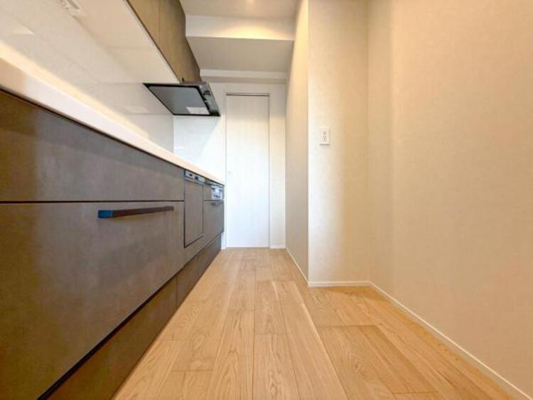 キッチン 【キッチン】リビングダイニングが見渡せるカウンターキッチン！　お料理をする人も開放感が心地いいです。 