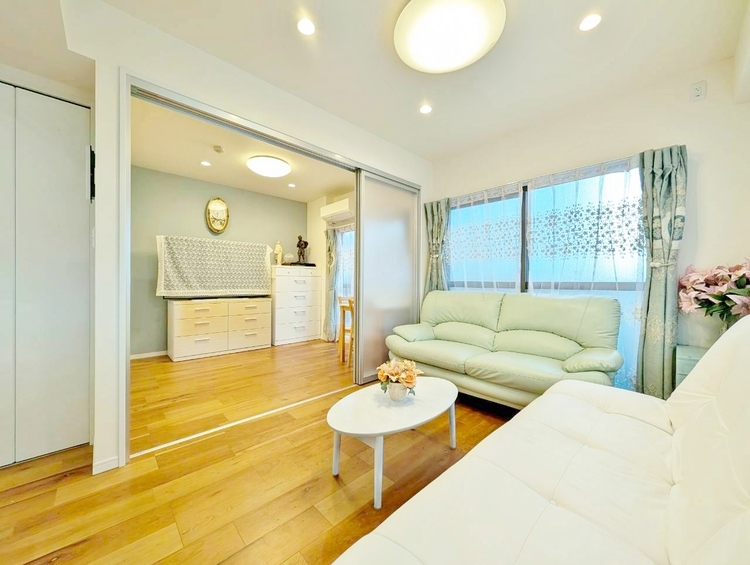 居間 飾り過ぎないシンプルな内装と偏り過ぎないデザインで統一しました。