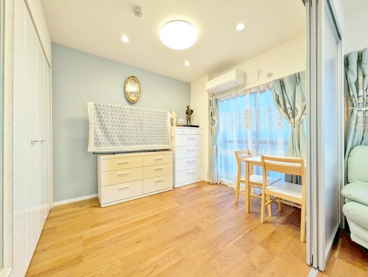 寝室 ベッドも十分に設置するスペースがあります。