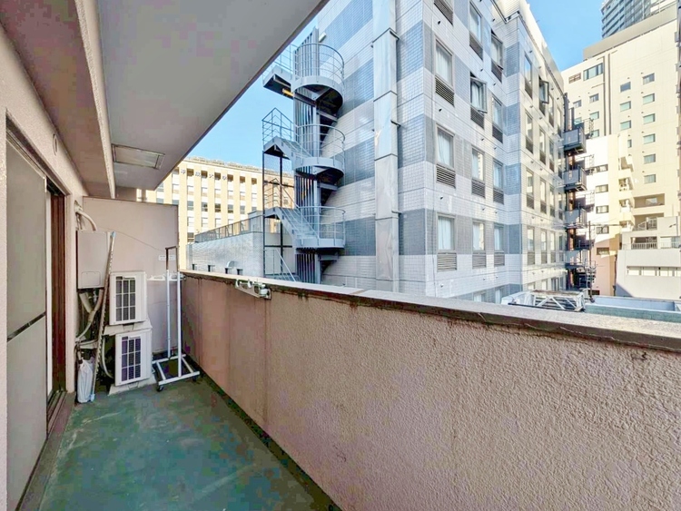 バルコニー 暮らしの中で、光と風を演出してくれるバルコニー。