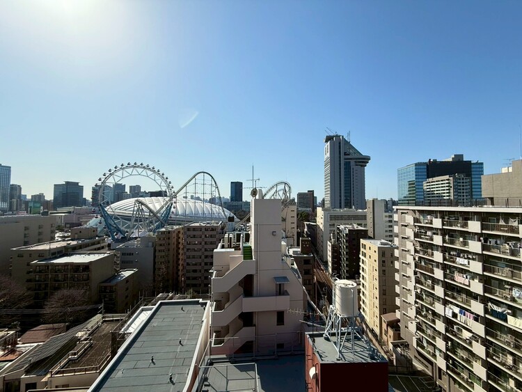 バルコニー 窓を開けると広がる青空。心をリフレッシュして日々を過ごしていきましょう。