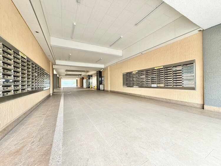 その他 上質感漂う玄関アプローチです。