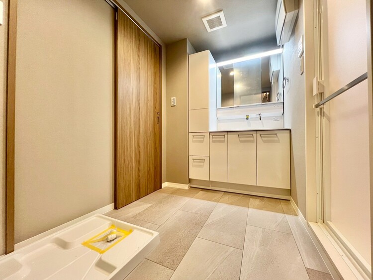 その他 十分な広さの脱衣所。※画像はイメージです。