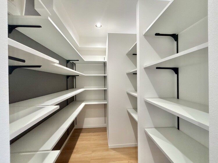 その他 収納スペースが付いていて、お部屋を広く使っていただけます。