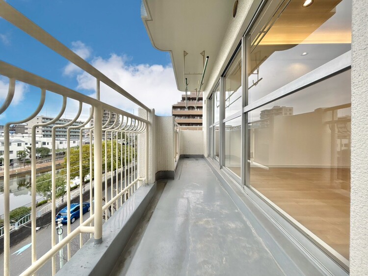 その他 朝の澄んだ空気や、夕方に吹く清々しい風を感じられるバルコニー。