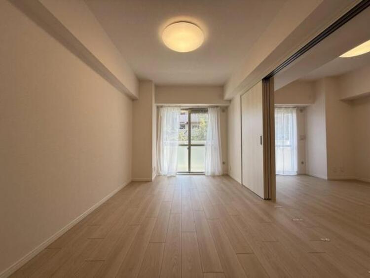 内装 自分の時間を充実させながら心豊かにできるプライベート空間！！穏やかな寛ぎを届ける仕様のゆとりある居室。個室のお部屋が欲しいという要望に応える設計で、過ごす時間が長くてもゆったり落ち着いて過ごせそう！！ 