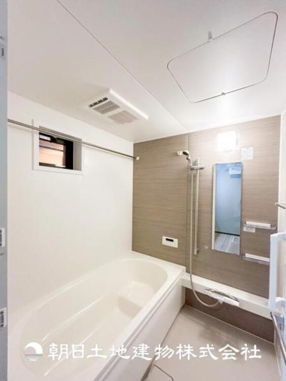 風呂 【浴室】浴室暖房乾燥機付きバスルーム。ゆったり寛げる空間です。