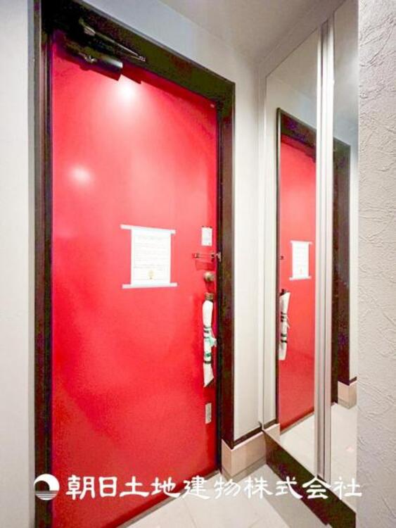 その他 【玄関】家族の帰り、遊びに来る友人、知人を優しく迎え、温もりに満ちた生活空間を予感させる。帰りたい家がここにあります。