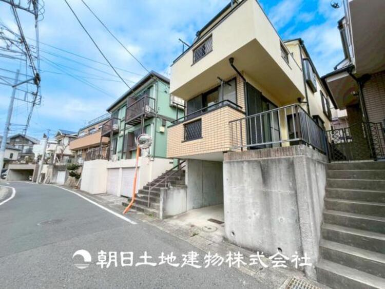 外観 【外観写真】無駄のないデザインと落ち着いたカラーリングが特徴のシンプルモダンな住宅。機能性と美しさを兼ね備えた外観です。