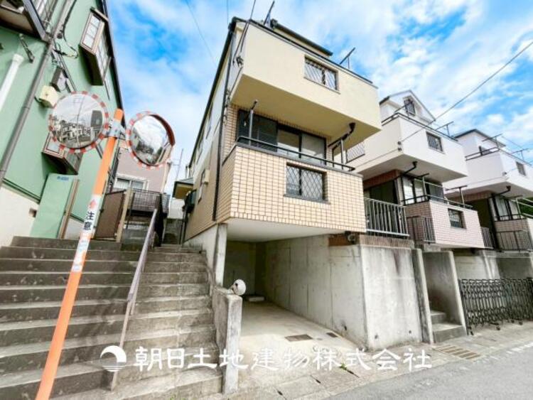 外観 【外観写真】当たり前の日常に、この開放感ある眺望と共に閑静な住宅街の季節感を演出する四季折々の変化を楽しめる心地よい場所となります。