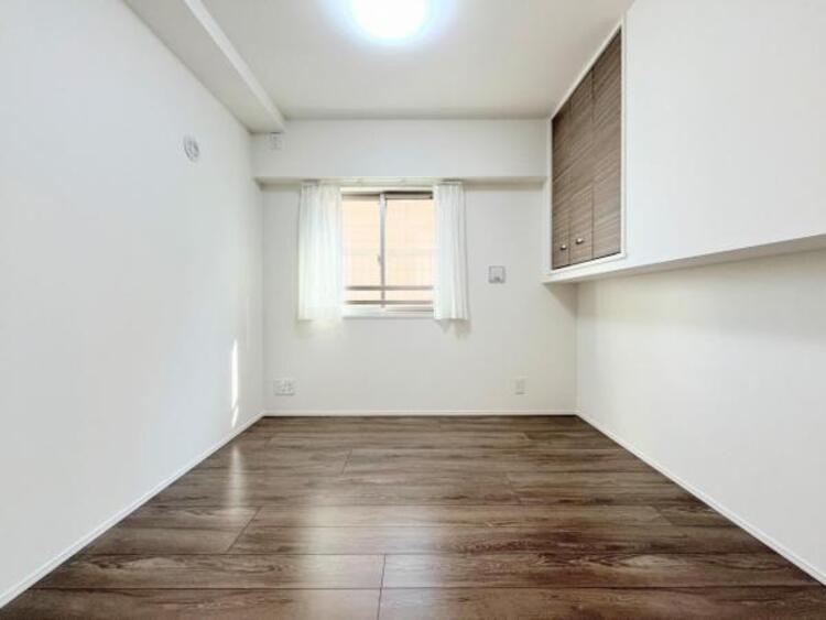 内装 ●〇全居室にクローゼットを完備！普段使いのお洋服や小物はもちろん、季節物のお洋服などもしっかりと整理整頓おしまい頂けます。整理整頓は床に物を置かない所から。居室空間をより広く隅々まで使用できます　〇● 