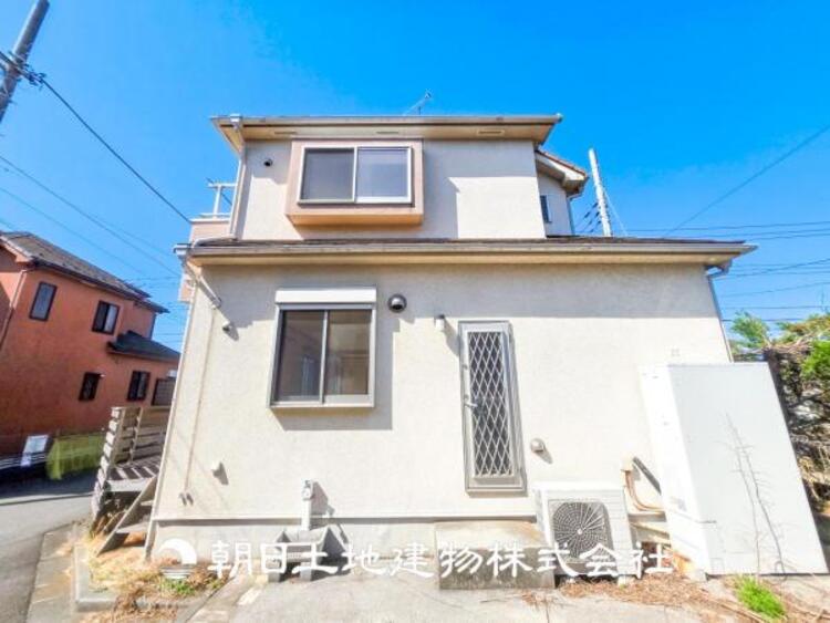 外観 【居室】爽やかな空間演出とセンス良く纏められた室内は素敵な寛ぎ空間です。