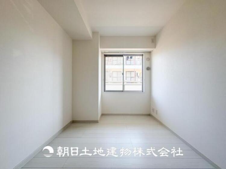 内装 【居室】趣味・感性で個性的に飾って頂けるようシンプルに仕上げてあります。