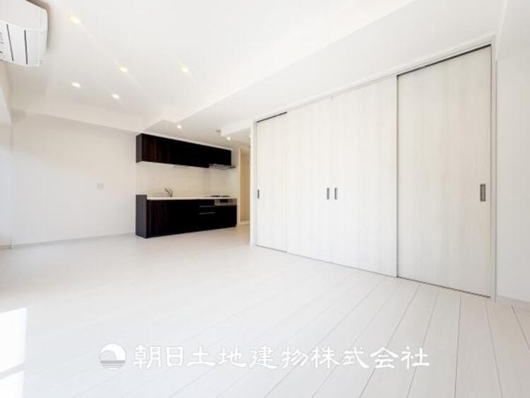 居間 【リビング】何気なく過ぎる時でさえも上質なひと時となる快適な空間を目指しております。