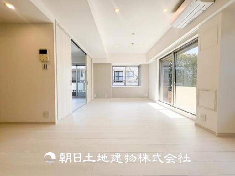 居間 【リビング】リビングは、お子様の勉強スペースとしても活用できます。