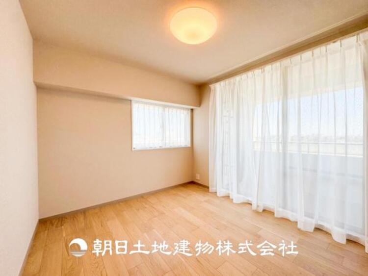 内装 【居室】設計者のセンスが求められる大切な空間だからこそ、落ち着いて過ごせる癒しと寛ぎの空間が欲しい。そんな願いを叶えました。