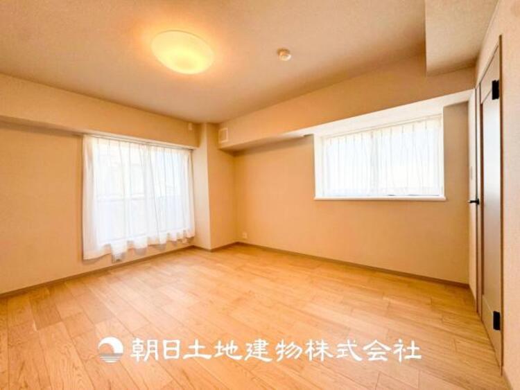 内装 【居室】人間の感性を育むプライベートルームはシンプルが１番だと思います。好みの空間で本を読んだり、音楽を聞いたりと、大切な一人の時間も充実したものにできます。