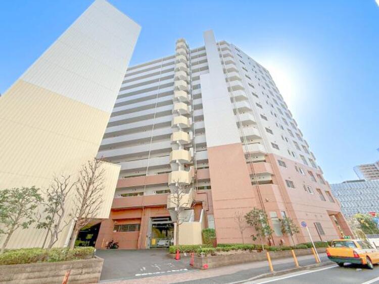 外観 緑に恵まれたエリアで、自然に包まれた穏やかな暮らしを実現！！緑の潤いを感じながらホッと生活できそう。四季の移り変わりを感じられる贅沢な空間で、暮らしの夢を育む、あらたな住生活をスタートしてみませんか？ 