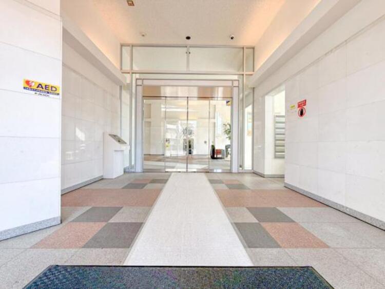 エントランス 【エントランス】重厚感の溢れるエントランスはマンションの顔！帰宅時、来客時に誇れる空間を演出します！ 