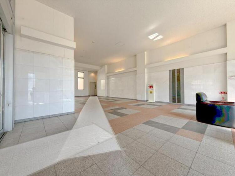 エントランス 【エントランス】重厚感の溢れるエントランスはマンションの顔！帰宅時、来客時に誇れる空間を演出します！ 