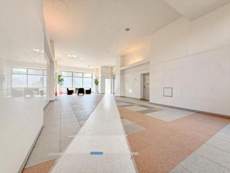 エントランス 【エントランス】重厚感の溢れるエントランスはマンションの顔！帰宅時、来客時に誇れる空間を演出します！ 