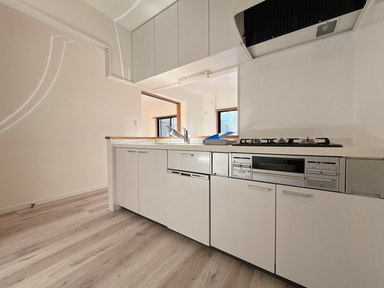 キッチン スマートな意匠と充実の機能を備えたキッチンが、暮らしにおいしい彩りを添えます。