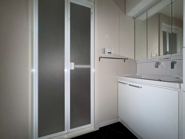 洗面 清潔感と心地よさを重視した、上質感漂うパウダールーム。