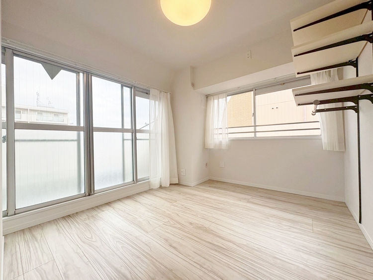 寝室 ベッドも十分に設置するスペースがあります。