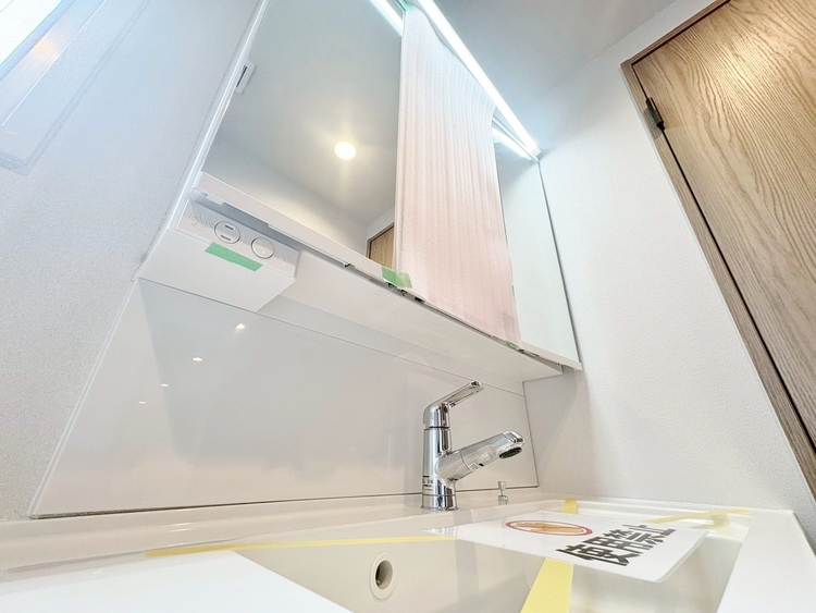 洗面 何かと物が増える場所だからこそ、スッキリと見映えの良い空間に。