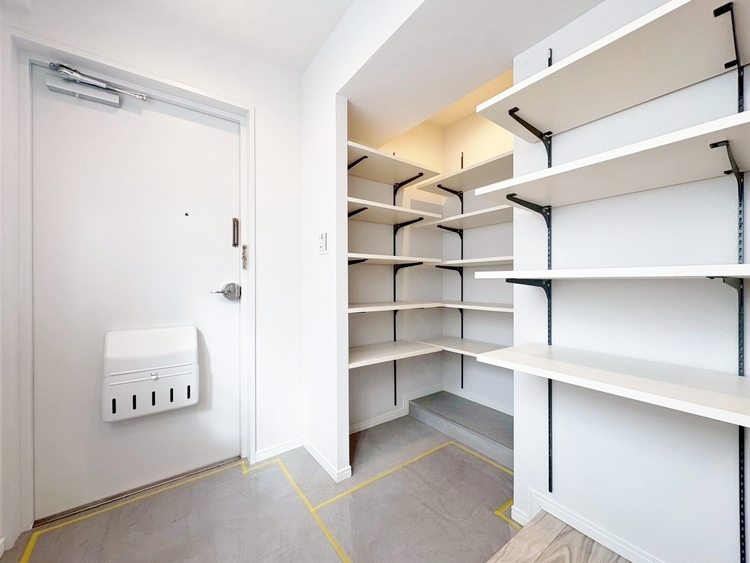 玄関 シューズボックスを完備した玄関です。