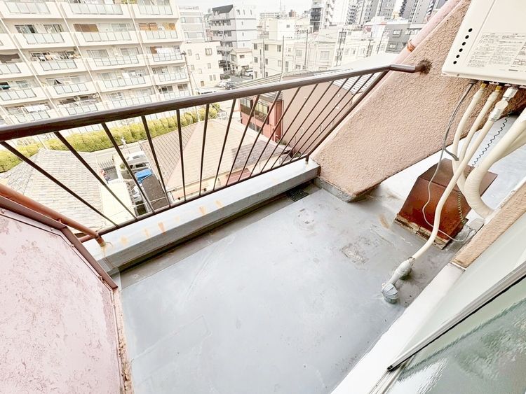 バルコニー 暮らしの中で、光と風を演出してくれるバルコニー。