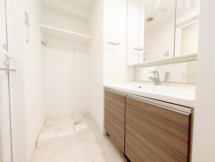 洗面 何かと物が増える場所だからこそ、スッキリと見映えの良い空間に。