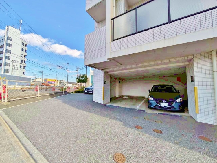 駐車場 本物件の駐車スペースです。車種制限のある場合もございますので、お気軽にお問い合わせくださいませ。