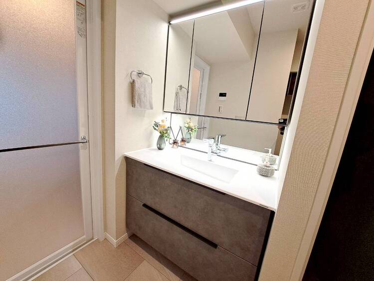 その他 清潔感を感じられる洗面化粧台。