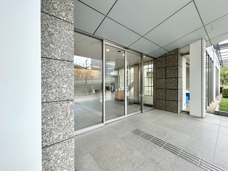 その他 上質感漂う玄関アプローチです。