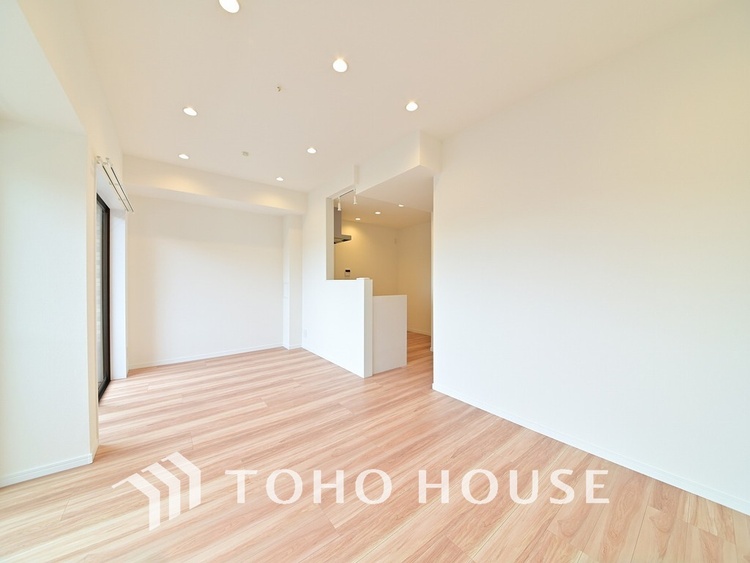 内装 上質な時間を育む暮らしのメインステージ。寛ぎとコミュニケーションを育む居心地のよい場所